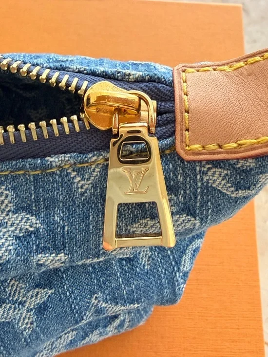 Hills Pochette Denim Monogram Louis Vuitton Bag - Picture 8 of 10